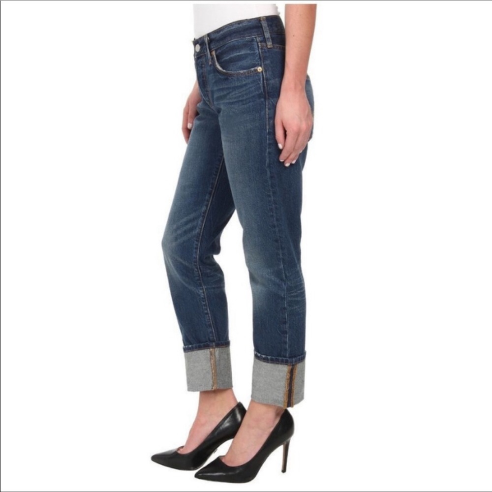 NWT- Women’s Blue Straight Leg Levi’s Jeans